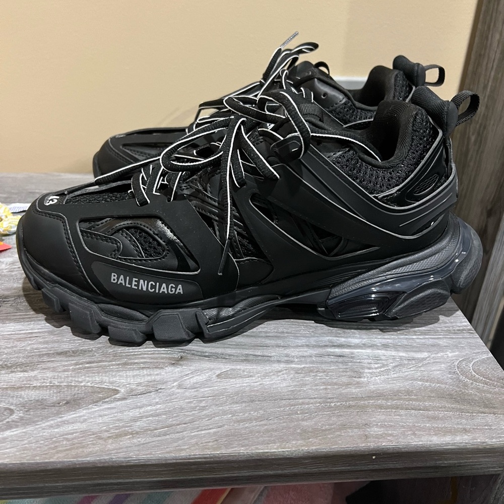 Balenciaga Men's Black Athletic Shoes - Picture 4 of 7